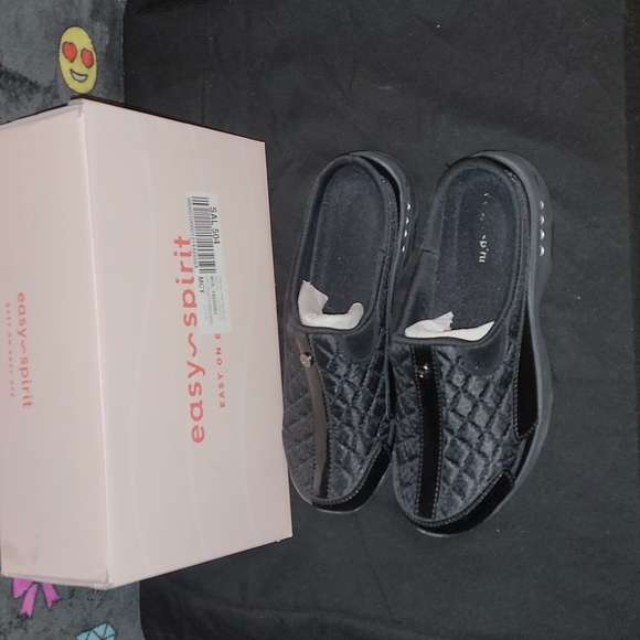 Easy Spirit Slip ons - Picture 4 of 4
